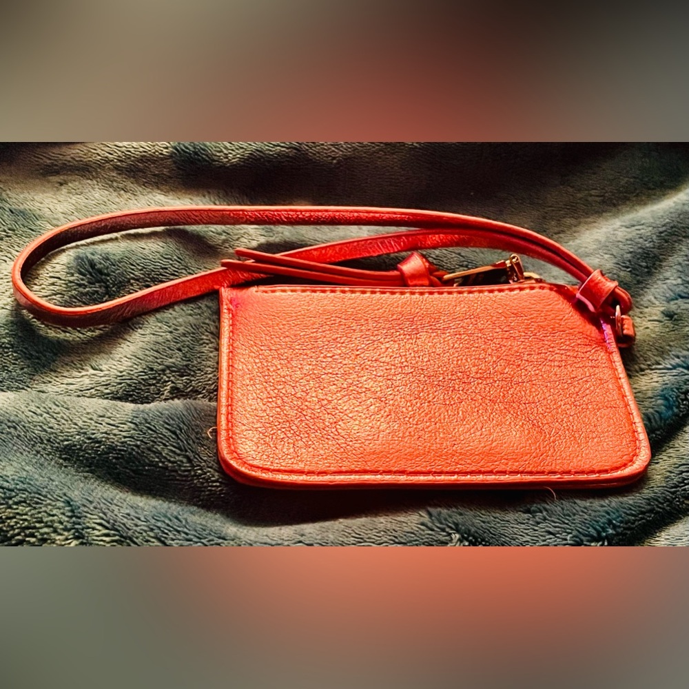 Steve Madden Silvery Pink Wristlet I.D. Holder - Picture 2 of 4